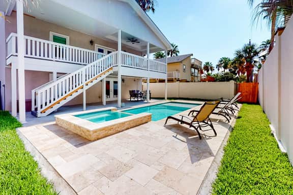 Carolyn's Beach House unit A - Image 3