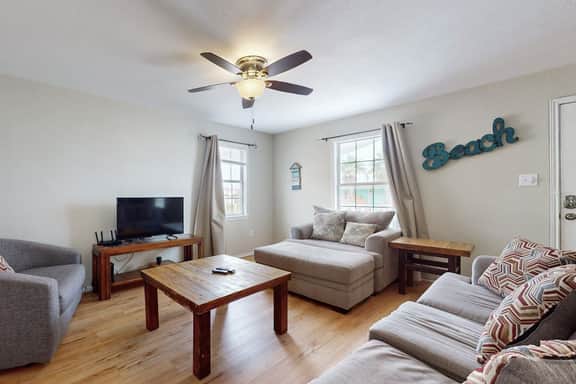 Beach & Chill at 109 E Dolphin - Image 4