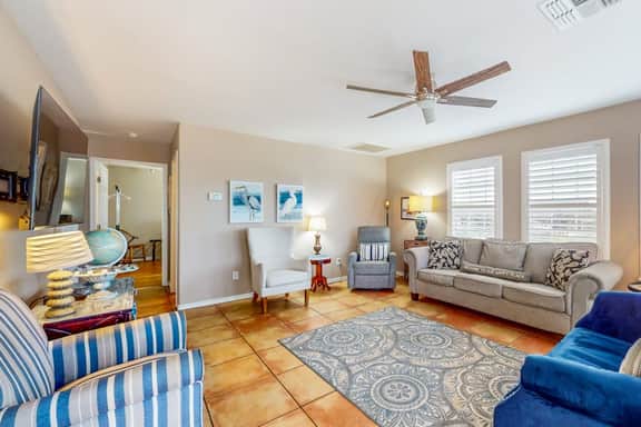 Festive Beach Retreat - Image 5