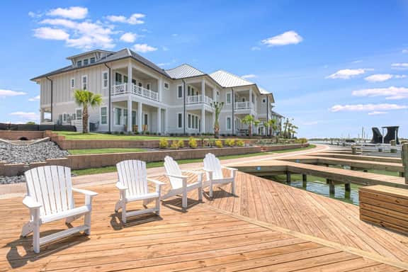 Luxury Golden Beauty on the Bay - Image 2