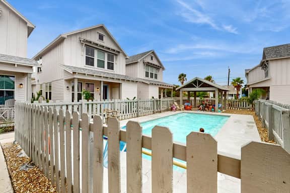 Beach Bummz Bungalow - Image 2