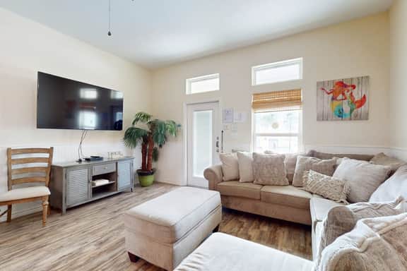 Leeward Manor - Image 5