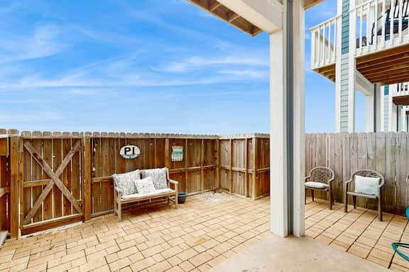 Tiki House - Image 4