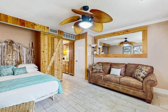 Quaint Oasis - Image 5