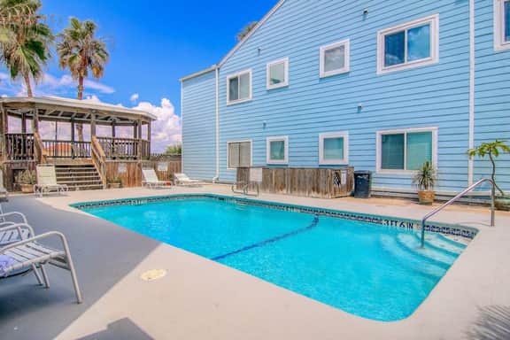 Leeward Isles - Lyla's Beach Getaway - Image 2