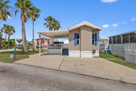 Blue Paradise - Pools, Golf, Deck, Pet Friendly - Image 1