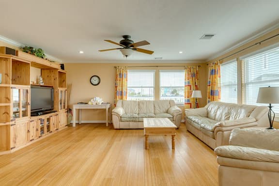 Island Beauty - Image 1
