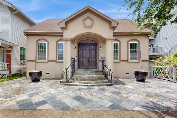 Sandcastle Retreat - Image 1