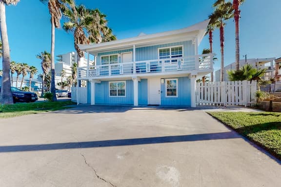 Lazy Seagull Beach House - Downstairs - Image 1