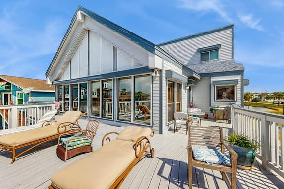 Tiki Hideaway - Image 1
