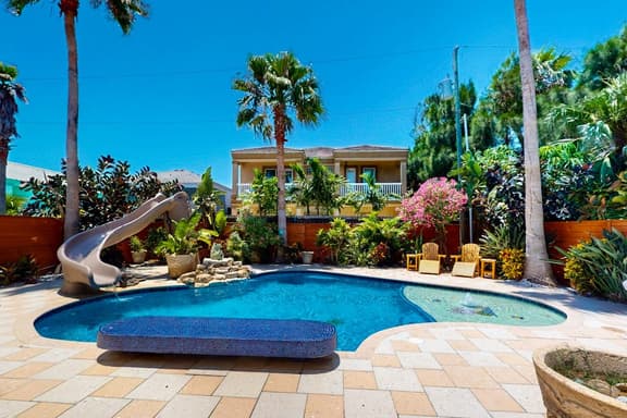 Momo’s Beach House - Image 1