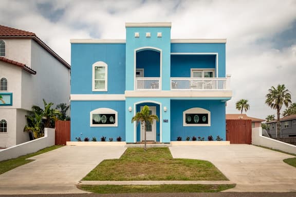 Blue Dolphin Beach House - Image 1
