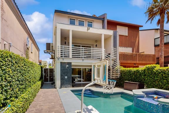 Oleander Paradise Beach House - Image 1