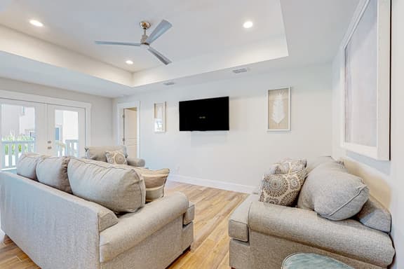 Carolyn's Beach House - Image 1