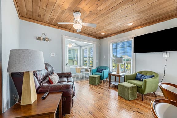 Captain Dan's Beach House - Image 1