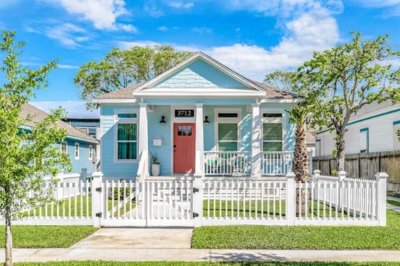 Crystal Cottage - Image 1
