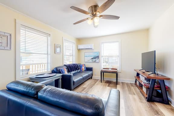 Beach to Bay Getaway - Image 1