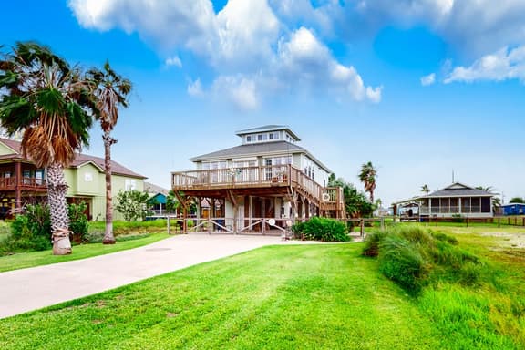 Festive Beach Retreat - Image 1