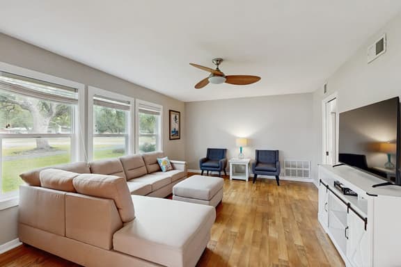 The Lazy Oak Retreat - Image 1