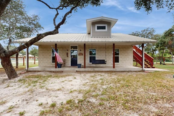Packsaddle Beach House - Image 1