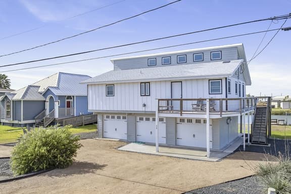 Bay Breeze House - Image 1